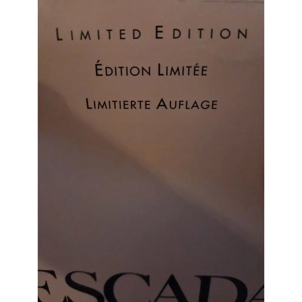 Vintage Collector Limited Edition Escada Designer Barbie New In Box 15948 - Picture 4 of 4